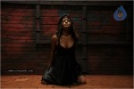 Reema Sen Spicy Stills In Yuganiki Okkadu Movie - 29 of 29