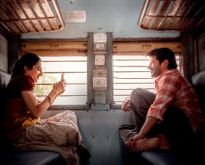 Aakasamlo Oka Tara: Chitti Chitti Cheema captivates