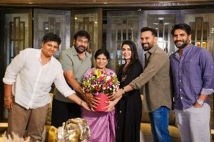 Chiranjeevi Invites Samantha Over Success
