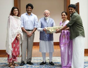 Khushboo invites PM Modi for her daughter wedding