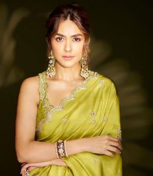 Mrunal Thakur strong warning over deepfake