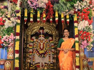 Niharika offers Bangaru Bonam at Sri Mahankaleshwara Temple