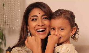 Shriya daughter shocks paps