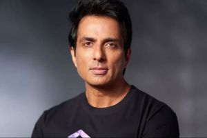 Sonu Sood reacts to long queues for IPhone 18 launch