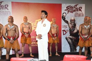 Vidyut Jamwwal holds his breath for 15 minutes