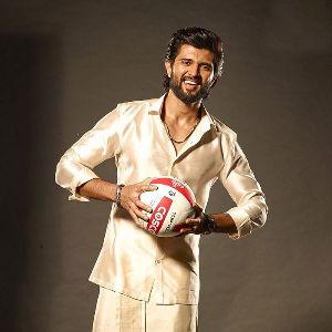 Vijay Devarakonda supports the Indian volleyball team