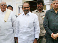Dr. Y S Rajasekhara Reddy ariving at the Jubilee Hall 