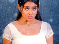 Sizzling Shriya counting on this…