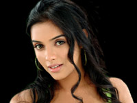 ‘Dare Devil’ Asin’s Bungee Jump