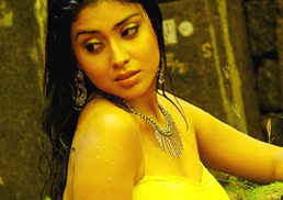 Shriya has her hands full???