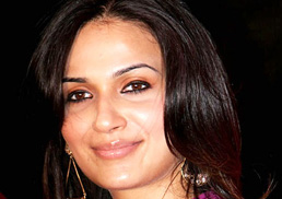 Soundarya is all smiles!!!