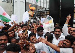 PRP activists dharna infront of Eenadu office