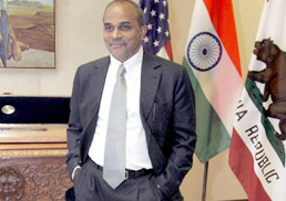 Thousands pay tributes to YSR