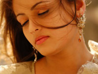 Sneha Ullal prefers Tollywood