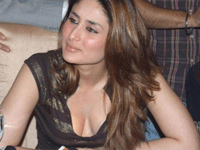 Three men looted Kareena’s…