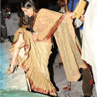 Guests wooed by Shruthi’s carelessness.