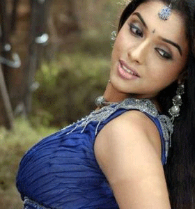 Hot Mallu babe is now Sallu babe.