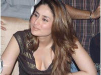 Kareena washed her hair in public!