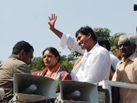Jagan takes the plunge in GHMC electioneering
