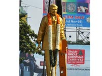 Tension over desecration of  statue