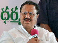 DS in Delhi to meet Sonia on Telangana issue