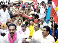 TRS supporters siege Danam’s house