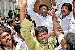 Telangana PRP leaders crying before media.