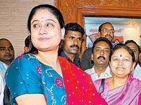 TRS leaders approach Vijayashanti