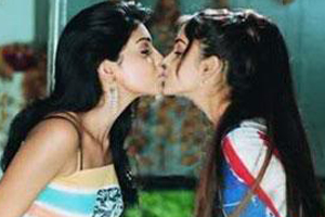 Shriya-Genelia: Lip locks to Horn locks.