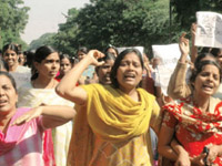 Cops molested girl students, MPs write to Sonia