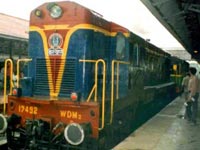 T-supporters hold up Satavahana Express