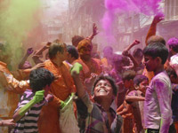 Holi hues help revive 'holy' ties in Hydb'd 