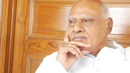 Rosaiah slams media
