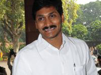 Jagan greeted by families in W Godavari bereaved after YSR demise