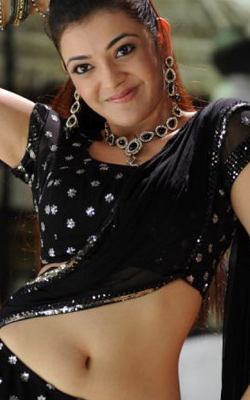 Heroine's beautiful navel in discussion!