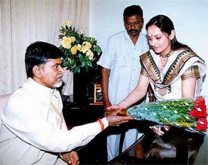 Jayaprada pooh-poohs Chandrababu Naidu.