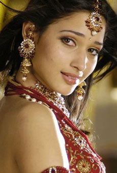 Tamanna in Aarthi Agarwal foot steps?