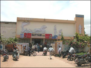 Bomb threat to Satyam Theatre, Ameerpet.