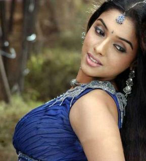 Asin teaches new 'bat n ball' lessons to Dhoni.