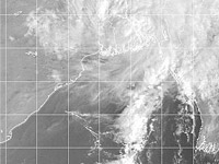 Cyclone  batters districts of Visakha  and Godavari
