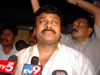 Chiru briefs his talks with Sonia to members 