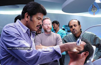 Shankar gives a hint of 'Robot'