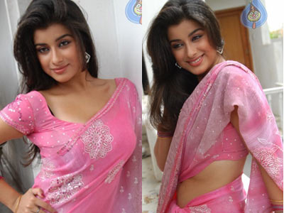 Madhurima's seductive sari killings