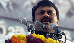 Rosaiah trying to woo Chiranjeevi