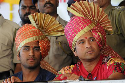 Dhoni overtakes Sachin by Rs.200 Crore deal