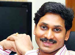 Jagan meets his mother at Kakinada