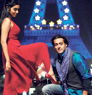 Asin gets costly LOVE gift from Salman