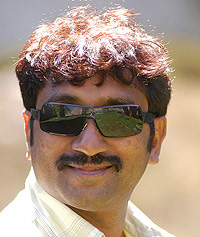 Srinu Vytla follows Puri's style for Balayya