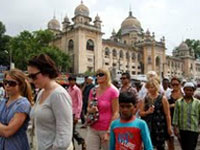 Beggars mock 'Incredible India' slogan