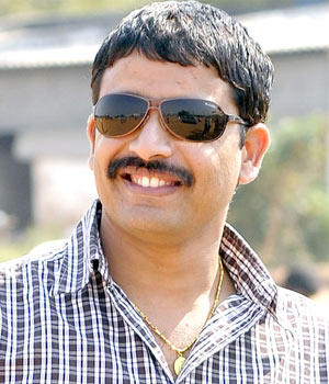 Dil Raju sings 'Nampally Teshan Kaadi...'